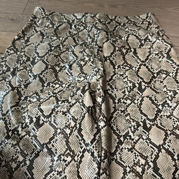 Zara EUC Snake Reptile Print Faux Leather Pants Size M Bloggers Fav High Waist - Picture 8 of 9
